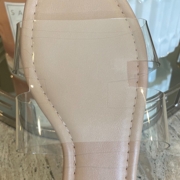 NWOT Olivia Jaymes Clear/Nude Sandals - Size 7 - Picture 3 of 5